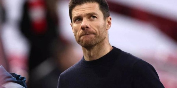 姆巴佩爆发！传射建功+4轮4球，皇马4连胜登顶西甲，甩开巴萨5分