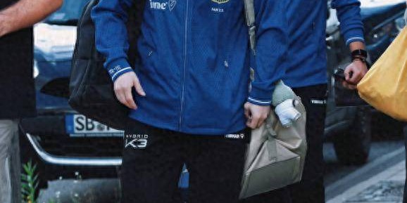 德甲3连胜，樊振东自驾凯迪拉克上班，给Labubu玩偶穿皇马球衣