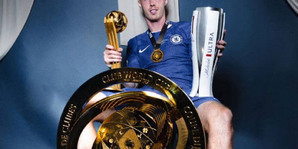 组图：切尔西拍摄世俱杯冠军大片 帕尔默霸气十足
        
    组图：切尔西拍摄世俱杯冠军大片 帕尔默霸气十足