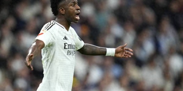 从金球热门到皇马替补，维尼修斯11个月走下神坛，皇马下最后通牒